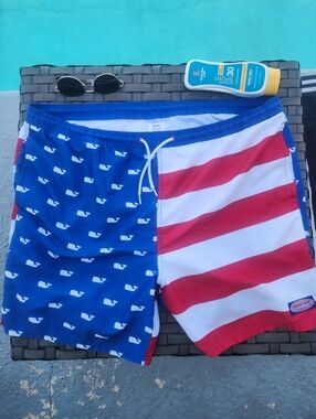Vineyard Vines Patriotic Whale Swim Trunks XL USA Flag Red White Blue Shorts